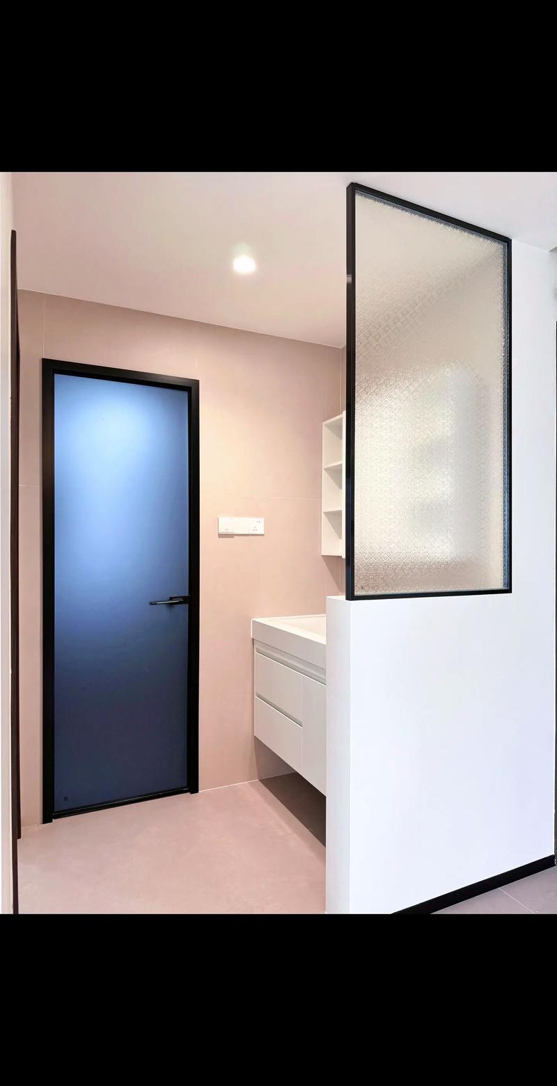 客衛(wèi)生間半墻設(shè)計 美觀、實用與空間感的完美融合